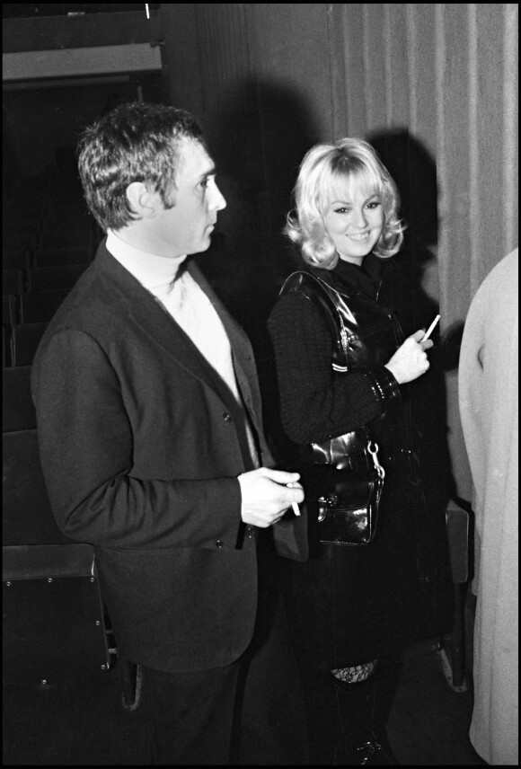Marc Simenon et sa femme Mylène Demongeot à Paris en 1968.