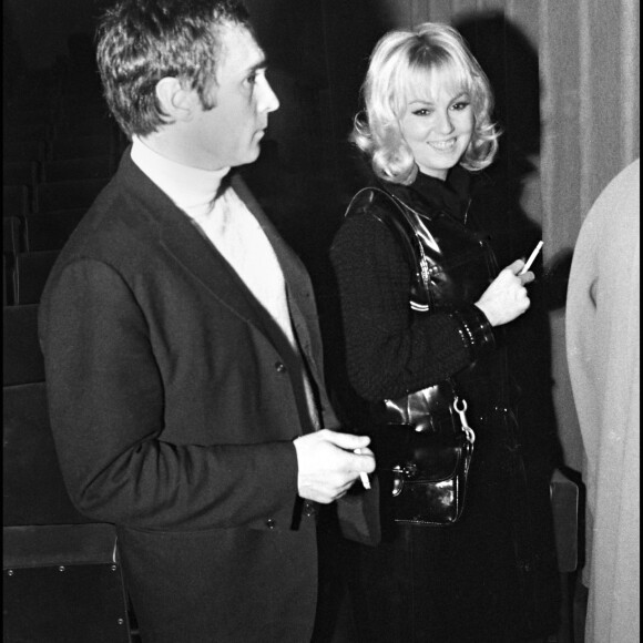 Marc Simenon et sa femme Mylène Demongeot à Paris en 1968.