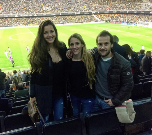 Le footballeur Mario Suarez et le mannequin Malena Costa (à gauche, au stade lors d'un match du FC Valence le 23 février 2017), parents d'une petite Matilda née en juin 2016, attendent en 2017 leur deuxième enfant. Photo Instagram.