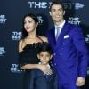 Cristiano Ronaldo , son fils Cristiano Jr et sa compagne Georgina Rodriguez au photocall des FIFA Football Awards à Zurich le 9 janvier 2017.