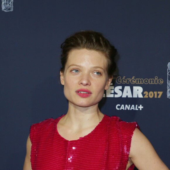 Mélanie Thierry (bracelet Python de la maison Akillis) - Photocall de la 42ème cérémonie des Cesar à la salle Pleyel à Paris, le 24 février 2017. © Dominique Jacovides - Olivier Borde / Bestimage