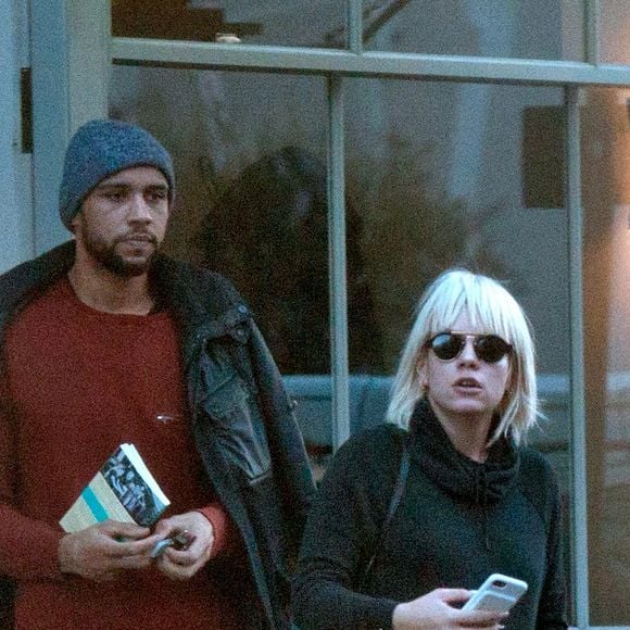 Lily Allen et son amoureux le Dj Meridian Dan dans les rues de Notting Hill à Londres le 20 décembre 2016