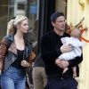 Josh Hartnett et sa compagne Tamsin Egerton font du shopping avec leur fille dans le quartier de Mayfair à Londres, Royaume Uni, le 29 juillet 2016.