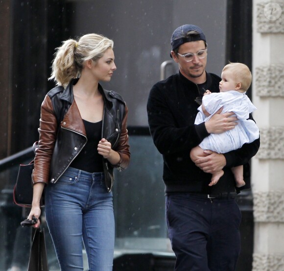 Josh Hartnett et sa compagne Tamsin Egerton font du shopping avec leur fille dans le quartier de Mayfair à Londres, Royaume Uni, le 29 juillet 2016.