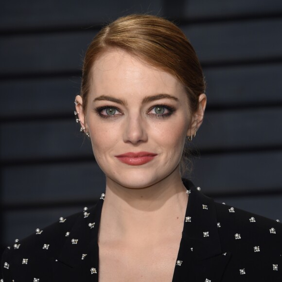 Emma Stone - Vanity Fair Oscar viewing party 2017 au Wallis Annenberg Center for the Performing Arts à Berverly Hills, le 26 février 2017. © Chris Delmas/Bestimage  2017 Vanity Fair Oscar viewing party held at Wallis Annenberg Center for the Performing Arts in Berverly Hills, California on February 26th, 2017.26/02/2017 - 