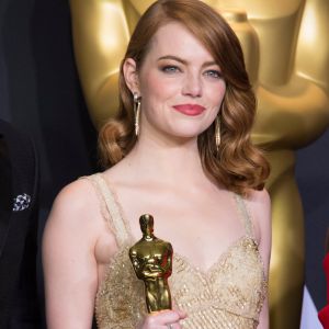 Emma Stone (Oscar de la meilleure actrice '' La La Land'') en Pressroom de la 89ème cérémonie des Oscars au Hollywood & Highland Center à Hollywood, le 26 février 2017. © Tony Lowe/Globe Photos via ZUMA Wire/Bestimage