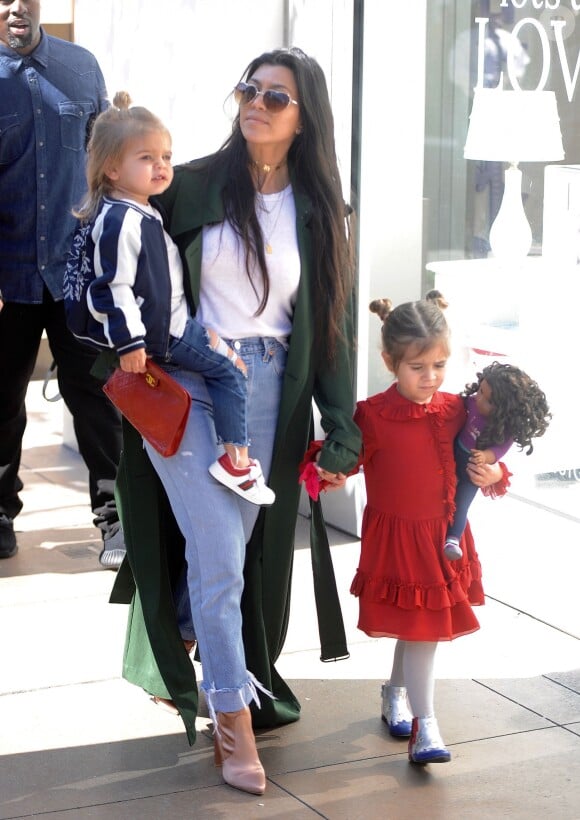 Kourtney Kardashian et ses enfants Reign et Penelope à Los Angeles, le jour de la Saint-Valentin. Le 14 février 2017