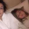 Penelope Disick, la fille que partagent Kourtney Kardashian et Scott Disick, au lit avec sa mère et un piercing à la lèvre. La photo fait polémique sur Instagram le 26 février 2017