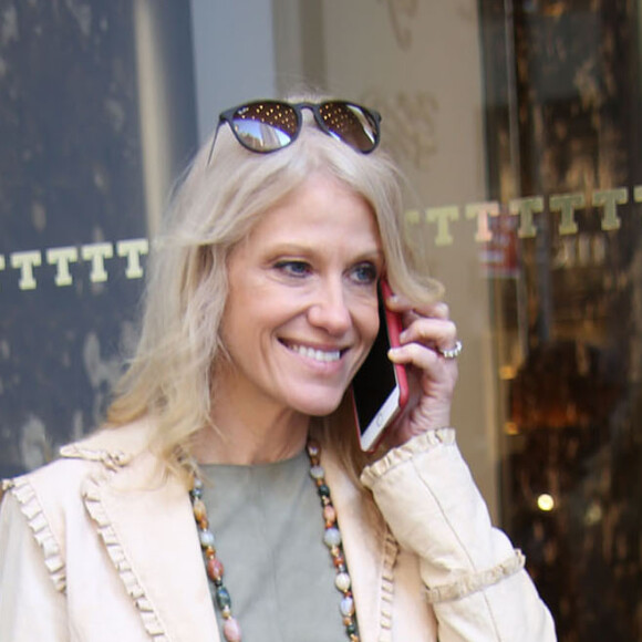 Kellyanne Conway (membre du Parti républicain) devant la Trump Tower à New York, le 19 novembre 2016 © Sonia Moskowitz/Globe Photos via Zuma/Bestimage