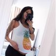 Julia Paredes enceinte, dévoile son ventre rond sur Instagram, 2017