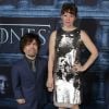 Peter Dinklage et sa femme Erica Schmidt lors de la première de la saison 6 de Game Of Thrones à Hollywood le 10 Avril 2016.