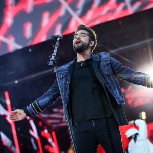 Exclusif - Kendji Girac en Concert "UEFA Euro 2016 Le Grand Show d'Ouverture" dans la fan-zone à la veille du 1er match de l'EURO 2016 sur le Champ-de-Mars, au pied de la Tour Eiffel à Paris le 9 juin 2016. © Cyril Moreau/Bestimage