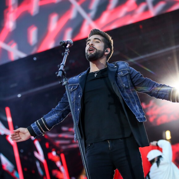 Exclusif - Kendji Girac en Concert "UEFA Euro 2016 Le Grand Show d'Ouverture" dans la fan-zone à la veille du 1er match de l'EURO 2016 sur le Champ-de-Mars, au pied de la Tour Eiffel à Paris le 9 juin 2016. © Cyril Moreau/Bestimage