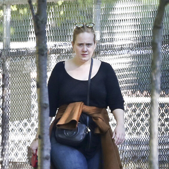 Exclusif - Adèle se promène à Toronto. Canada, le 6 octobre 2016. © CPA/Bestimage