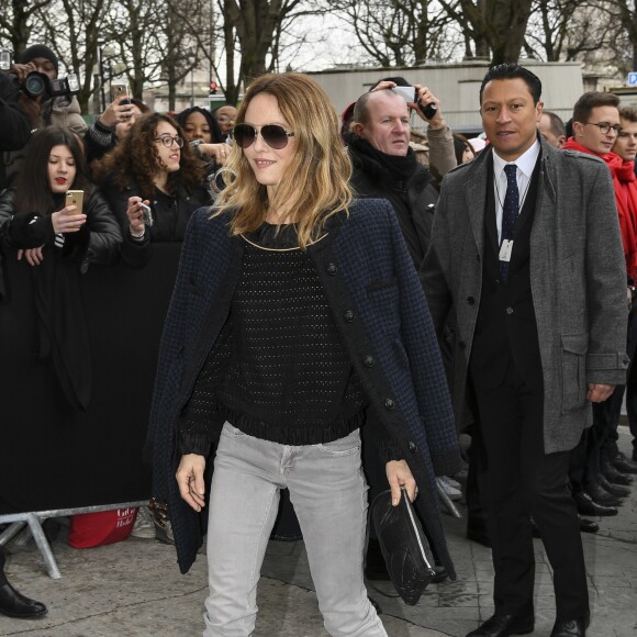 Vanessa Paradis - Défilé Chanel, collection prêt-à-porter automne-hiver 2017-18 au Grand Palais. Paris, le 7 mars 2017. © Pierre Perusseau / Bestimage