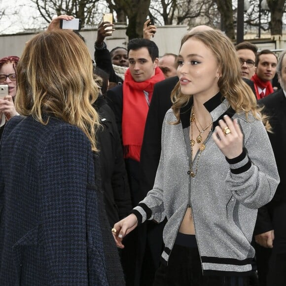 Vanessa Paradis et sa fille Lily-Rose Depp - Défilé Chanel, collection prêt-à-porter automne-hiver 2017-18 au Grand Palais. Paris, le 7 mars 2017. © Pierre Perusseau / Bestimage