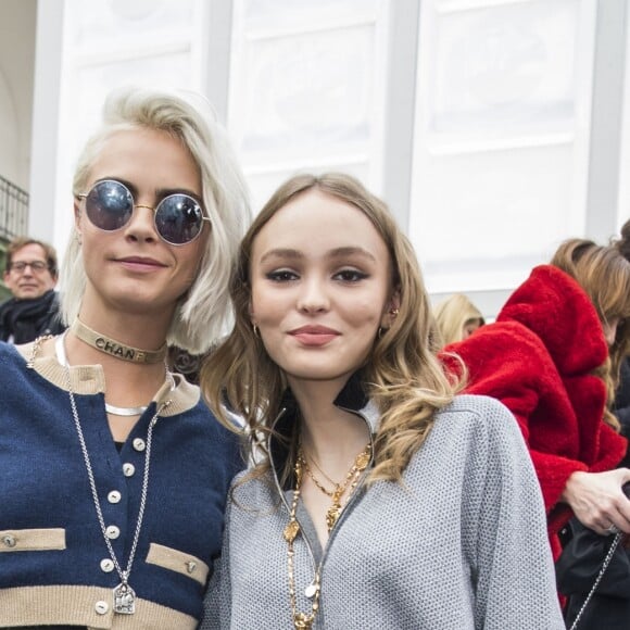 Cara Delevingne et Lily-Rose Depp - Défilé de mode prêt-à-porter automne-hiver 2017/2018 "Chanel" au Grand Palais à Paris le 7 mars 2017. © Olivier Borde/ Bestimage