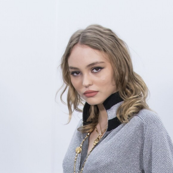 Lily-Rose Depp au défilé de mode "Chanel" collection prêt-à-porter Automne-Hiver 2017/2018 au Grand Palais à Paris, France, le 7 mars 2017. © Olivier Borde/Bestimage