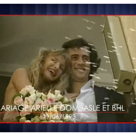 Arielle Dombasle émue en revoyant des images de son mariage avec BHL. "Le Divan" sur France 3, le 7 mars 2017.