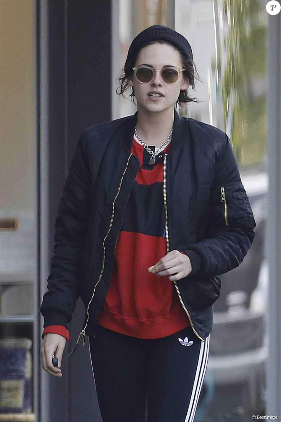 Kristen Stewart Se Balade Avec Une Amie Dans Les Rues De Beverly Hills Le 24 Janvier 2017