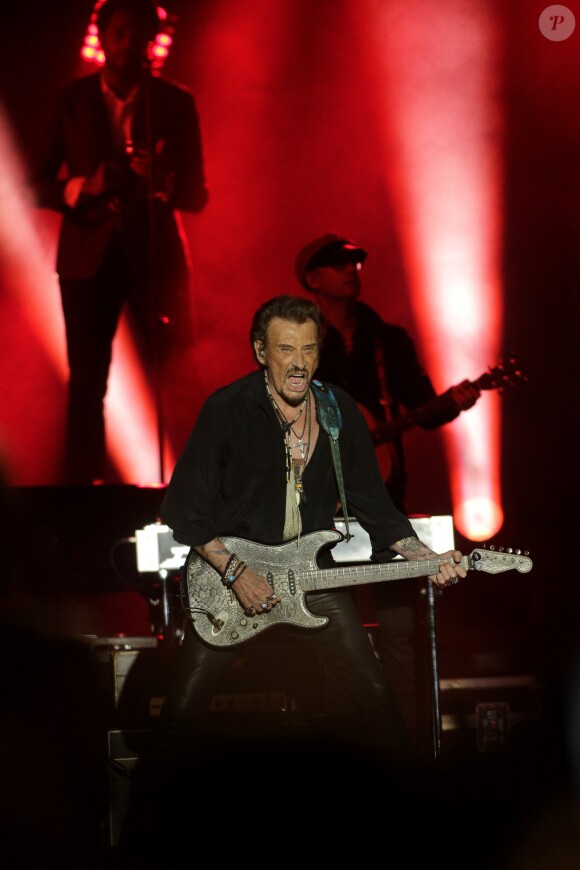 Johnny Hallyday en concert au Vélodrome à Arcachon, où 8500 personnes sont venues l'acclamer. Le 19 juillet 2016