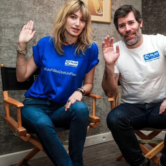 Exclusif - Pauline Lefèvre, nouvelle ambassadrice de la Fondation Plan International France, pose avec Jalil Lespert (également ambassadeur) le 7 mars 2017 à Paris. À l'occasion de la journée des droits des femmes, l'actrice Pauline Lefèvre devient la nouvelle ambassadrice de la fondation Plan International France qui oeuvre pour un monde juste et fait progresser les droits des enfants et l'égalité pour filles. ©JR Santini / Bestimage