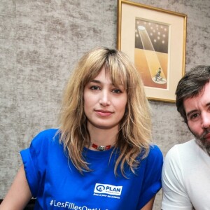 Exclusif - Pauline Lefèvre, nouvelle ambassadrice de la Fondation Plan International France, pose avec Jalil Lespert (également ambassadeur) le 7 mars 2017 à Paris. À l'occasion de la journée des droits des femmes, l'actrice Pauline Lefèvre devient la nouvelle ambassadrice de la fondation Plan International France qui oeuvre pour un monde juste et fait progresser les droits des enfants et l'égalité pour filles. ©JR Santini / Bestimage