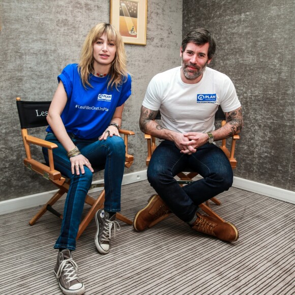 Exclusif - Pauline Lefèvre, nouvelle ambassadrice de la Fondation Plan International France, pose avec Jalil Lespert (également ambassadeur) le 7 mars 2017 à Paris. À l'occasion de la journée des droits des femmes, l'actrice Pauline Lefèvre devient la nouvelle ambassadrice de la fondation Plan International France qui oeuvre pour un monde juste et fait progresser les droits des enfants et l'égalité pour filles. ©JR Santini / Bestimage