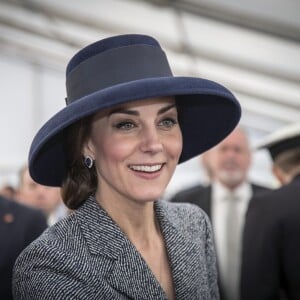 La duchesse Catherine de Cambridge et le prince William ont rencontrés les invités de la réception qui suivait l'inauguration d'un monument à la mémoire des soldats britanniques tombés en Irak et en Afghanistan, à Londres le 9 mars 2017.