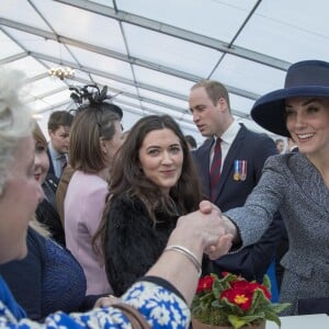 La duchesse Catherine de Cambridge et le prince William ont rencontrés les invités de la réception qui suivait l'inauguration d'un monument à la mémoire des soldats britanniques tombés en Irak et en Afghanistan, à Londres le 9 mars 2017.