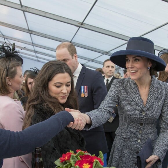 La duchesse Catherine de Cambridge et le prince William ont rencontrés les invités de la réception qui suivait l'inauguration d'un monument à la mémoire des soldats britanniques tombés en Irak et en Afghanistan, à Londres le 9 mars 2017.