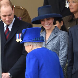 Le prince William et Kate Middleton, duchesse de Cambridge, lors de l'inauguration d'un monument à la mémoire des forces armées et civiles qui ont servies pendant la Guerre du golfe et les conflits en Irak et Afghanistan à Londres le 9 mars 2017.