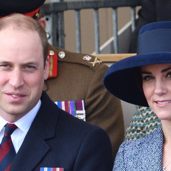 Le prince William et Kate Middleton, duchesse de Cambridge, lors de l'inauguration d'un monument à la mémoire des forces armées et civiles qui ont servies pendant la Guerre du golfe et les conflits en Irak et Afghanistan à Londres le 9 mars 2017.