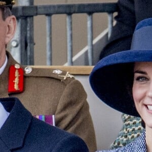 Le prince William et Kate Middleton, duchesse de Cambridge, lors de l'inauguration d'un monument à la mémoire des forces armées et civiles qui ont servies pendant la Guerre du golfe et les conflits en Irak et Afghanistan à Londres le 9 mars 2017.