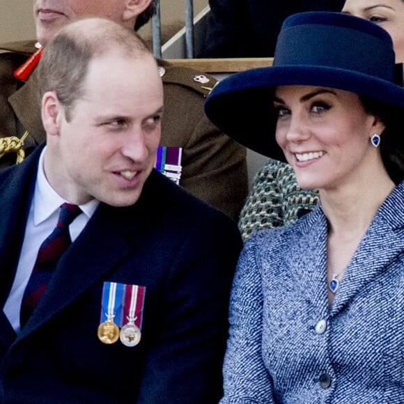 Le prince William et Kate Middleton, duchesse de Cambridge, lors de l'inauguration d'un monument à la mémoire des forces armées et civiles qui ont servies pendant la Guerre du golfe et les conflits en Irak et Afghanistan à Londres le 9 mars 2017.