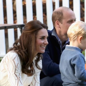 Le prince George et la princesse Charlotte de Cambridge ont captivé le monde entier lors de leur apparition le 29 septembre 2016 à une fête pour enfants à Victoria dans le cadre de la tournée royale du duc et de la duchesse de Cambridge au Canada.