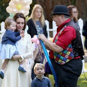 Le prince George et la princesse Charlotte de Cambridge ont captivé le monde entier lors de leur apparition le 29 septembre 2016 à une fête pour enfants à Victoria dans le cadre de la tournée royale du duc et de la duchesse de Cambridge au Canada.