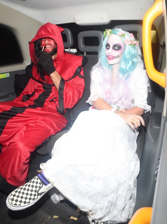 Lily Allen et son petit ami le DJ Meridian Dan arrivent à la soirée de Jonathan Ross pour Halloween à Londres, le 31 octobre 2016.