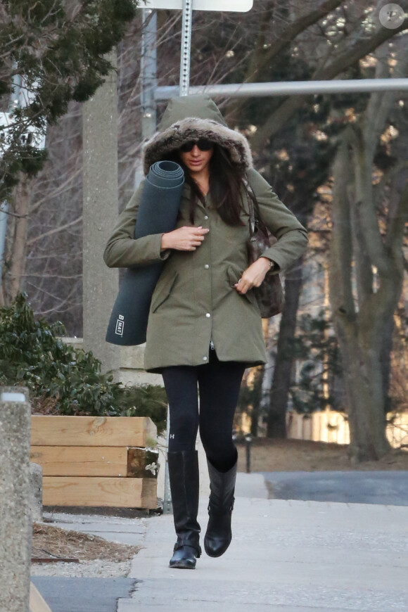 Meghan Markle, de retour de son week-end en Jamaïque avec le prince Harry pour le mariage de Tom Inskip et Lara Hugues-Young, se rend à son cours de yoga à Toronto, le 11 mars 2017.