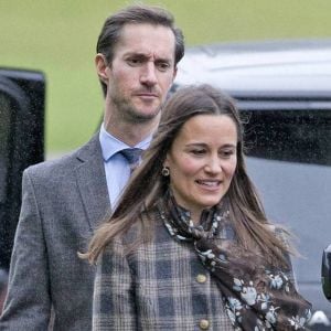 Pippa Middleton et son fiancé James Matthews lors de la messe de Noël le 25 décembre 2016 à Englefield, Berkshire, dans l'église où aura lieu en mai 2017 leur mariage, avec Michael et Carole Middleton et James Middleton.