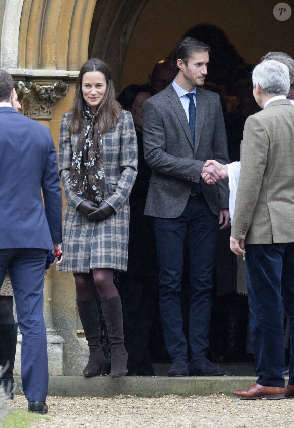 Pippa Middleton et son fiancé James Matthews lors de la messe de Noël le 25 décembre 2016 à Englefield, Berkshire, dans l'église où aura lieu en mai 2017 leur mariage, avec Michael et Carole Middleton et James Middleton.