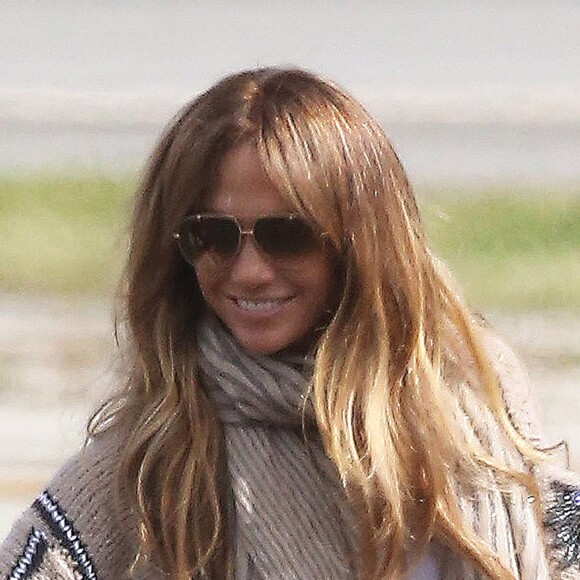 Jennifer Lopez et sa fille Emme à l'aéroport de Van Nuys en direction de Miami le 10 mars 2017.