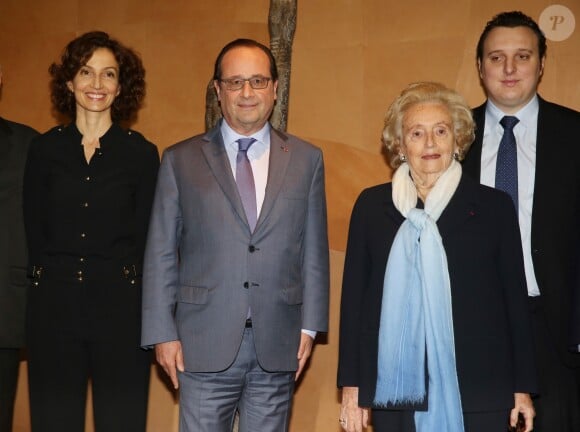 La ministre de la culture et de la communication Audrey Azoulay, le président de la République François Hollande, Bernadette Chirac et son petit-fils Martin Rey-Chirac lors de l'inauguration de l'exposition "Jacques Chirac ou le dialogue des cultures" au musée du quai Branly à Paris, le 20 juin 2016. © Jérôme Dominé/Pool/Bestimage