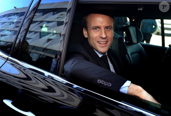 Emmanuel Macron, candidat du mouvement "En Marche!", à l'élection présidentielle arrive à la gare de Bordeaux pour prendre un TGV, le 10 mars 2017, après deux jours de campagne dans la region Bordelaise. © Patrick Bernard/Bestimage