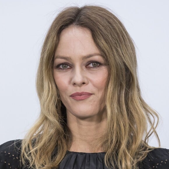 Vanessa Paradis lors du photocall au défilé de mode "Chanel" collection prêt-à-porter Automne-Hiver 2017/2018 au Grand Palais à Paris, France, le 7 mars 2017. © Olivier Borde/Bestimage