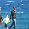 Jeffrey Dean Morgan (The Walking Dead) en vacances en famille , avec sa femme Hilarie Burton et leur fils Augustus Morgan à Barcelone le 13 mars 2017.