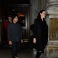 Angelina Jolie et son fils Maddox sortent à pied de leur hôtel de Londres pour se rendre au palais de Buckingham le 14 mars 2017.