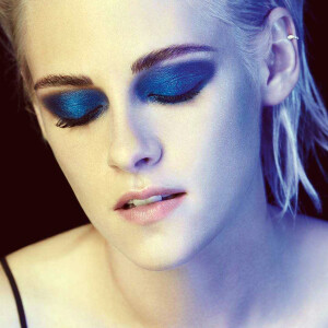 Kristen Stewart figure sur la campagne Ombre Première Collection Yeux 2017 de Chanel.