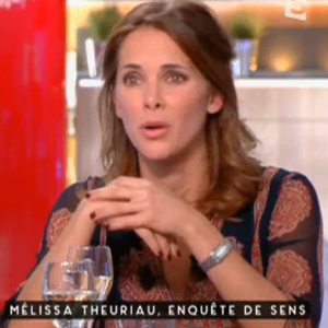 Mélissa Theuriau sur le plateau de l'émission "C à vous" le 15 mars 2017