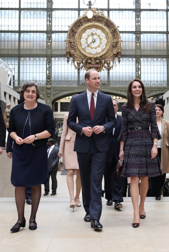 Laurence des Cars, présidente du musée d'Orsay - Le prince William et Kate Middleton visitent la galerie des impressionnistes au musée d'Orsay à Paris le 18 mars 2017.